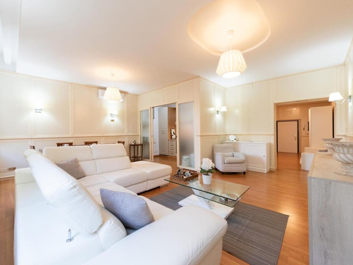 The Rent - Stylish One-bedroom In Piazza Barberini Apartment